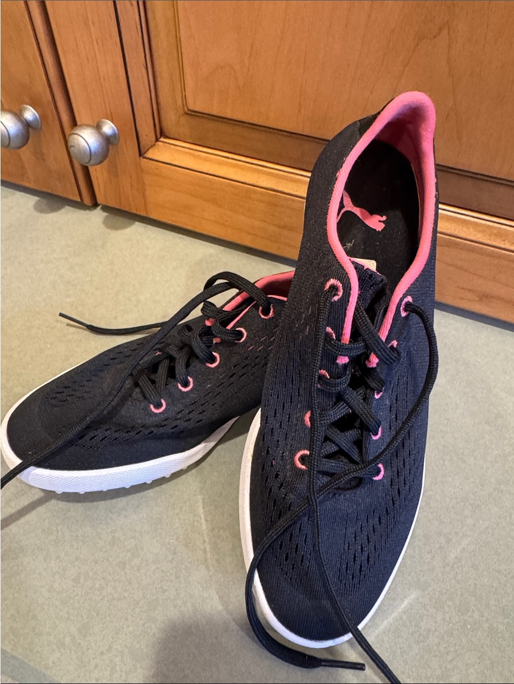 Puma Women’s Black Knit Golf Shoes with Pink Trim Size 6.5